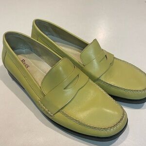 G.H. BASS CORTNEY LEATHER LOAFER CLASSIC PREPPY GREEN CITRON CHARTREUSE SZ 9.5